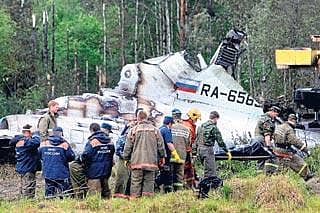 ಹೆದ್ದಾರಿಗೆ ಅಪ್ಪಳಿಸಿದ ವಿಮಾನ: 44 ಸಾವು