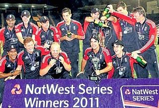 ಕ್ರಿಕೆಟ್: ಅಂತಿಮ ಪಂದ್ಯದಲ್ಲೂ ಇಂಗ್ಲೆಂಡ್ ಜಯಭೇರಿ