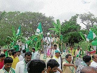 ಪೆಟ್ರೋಲ್ ಬೆಲೆ ಏರಿಕೆ: ಪ್ರತಿಭಟನೆ