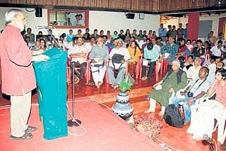 ದೇಶಭಾಷೆಗಳ ಅಳಿವು-ಉಳಿವಿಗೆ ಸಂಕಟ