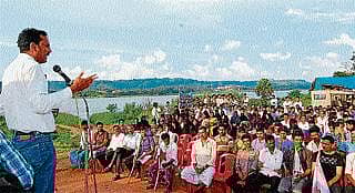 ಕಾರ್ಯಕರ್ತರ ವಿರುದ್ಧ ಪ್ರಕರಣ-ಪ್ರತಿಭಟನೆ