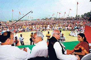 ವ್ಯವಸ್ಥೆ ಬದಲಿಗೆ ಅಡ್ವಾಣಿ ಕರೆ