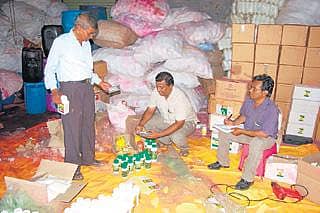 ರೂ 50 ಲಕ್ಷದ ಅಕ್ರಮ ಕ್ರಿಮಿನಾಶಕ ವಶ