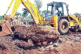 ನಿವೇಶನದಲ್ಲಿ ತ್ಯಾಜ್ಯದ ರಾಶಿ ಕುಸಿತ....
