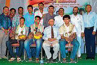 ರಾಷ್ಟ್ರೀಯ ಹಾಕಿ ಪಟುಗಳಿಗೆ ತವರೂರ ಸನ್ಮಾನ