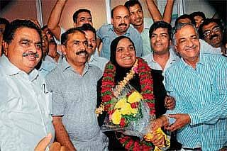 ಮಂಗಳೂರು: ಕಮಲ ಬಾಡಿಸಿದ ಜಾತಿ ಪತ್ರ- ಗುಲ್ಜಾರ್ ಬಾನು ಮೇಯರ್, ಅಮಿತಕಲಾ ಉಪ ಮೇಯರ್