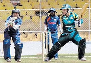 ಕ್ರಿಕೆಟ್: ಹರ್ಮನ್ಪ್ರೀತ್ ಕೌರ್ ಹೋರಾಟ ವ್ಯರ್ಥ