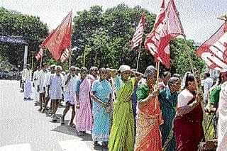 ರೈತರಿಗೆ ಪಿಂಚಣಿಗೆ ಆಗ್ರಹಿಸಿ ಜಾಥಾ