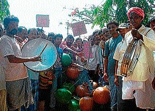 ನೀರಿಗಾಗಿ ಹೊತ್ನಹಳ್ಳಿ ಗ್ರಾಮಸ್ಥರಿಂದ ಗ್ರಾ.ಪಂ.ಗೆ ಬೀಗ