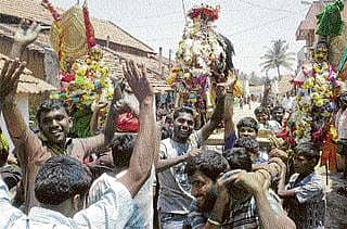 ವಿಜೃಂಭಣೆಯಿಂದ ನಡೆದ ಕುದುರೆ ವಾಹನೋತ್ಸವ