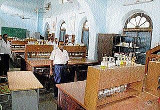 ಉಪನ್ಯಾಸಕರು, ಪ್ರಯೋಗಾಲಯ ಕೊಡಿ