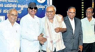 ಬಸವಣ್ಣನ ಆದರ್ಶದ ಅನುಷ್ಠಾನ ಆಗುತ್ತಿಲ್ಲ