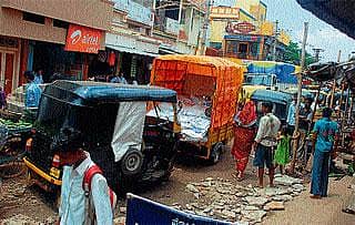 ಆಟೊ ಚಾಲಕರ, ಎತ್ತಿನಗಾಡಿ ಹಮಾಲರ ಪ್ರತಿಭಟನೆ