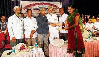 ಆರ್ಥಿಕ ಸಬಲತೆಯ ಕೆಲಸ ನೀಡಿ