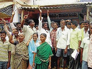 ಅನುದಾನದಲ್ಲಿ ಅವ್ಯವಹಾರ: ಗ್ರಾಮಸ್ಥರ ಪ್ರತಿಭಟನೆ