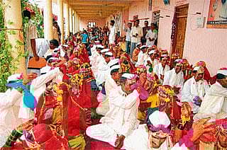 ಗೃಹಸ್ಥಾಶ್ರಮಕ್ಕೆ ಕಾಲಿರಿಸಿದ 31 ಜೋಡಿ