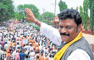 ಆನಂದ್ಸಿಂಗ್ಗೆ ಅದ್ದೂರಿ ಸ್ವಾಗತ