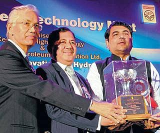 ಡೀಸೆಲ್ ದರ ಭಾಗಶಃ ನಿಯಂತ್ರಣಮುಕ್ತ: ಎಲ್‌ಪಿಜಿ ಸಬ್ಸಿಡಿ ಕಡಿತಕ್ಕೆ ಕ್ರಮ