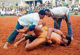 ಜನಮನ ರಂಜಿಸಿದ ಕುಸ್ತಿಪಂದ್ಯ