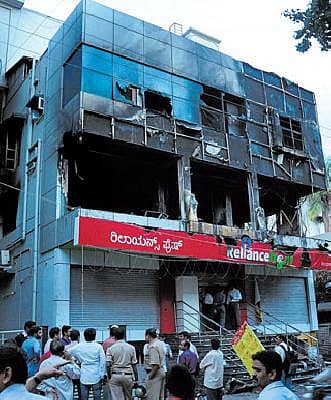 ಕಟ್ಟಡಕ್ಕೆ ಬೆಂಕಿ