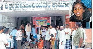 ಶಿಕ್ಷಕನ ಹೊಡೆತದಿಂದ ಬಾಲಕಿ ತೀವ್ರ ಅಸ್ವಸ್ಥ