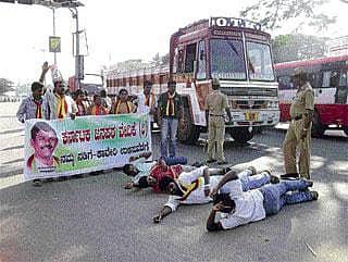 ತಮಿಳುನಾಡಿಗೆ ನೀರು ಹರಿಸದಂತೆ ಪ್ರತಿಭಟನೆ