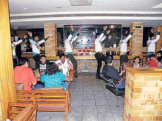 ಊಟದ ಜೊತೆ ಸಂಗೀತ ಒಂದು ಸಾಂಸ್ಕೃತಿಕ ವ್ಯತ್ಯಾಸ