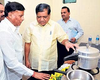 ಸುಸಜ್ಜಿತ ವಸತಿ ಸಂಕೀರ್ಣ ನಿರ್ಮಾಣ : ಸಿಎಂ ಭರವಸೆ