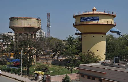 ಬಳ್ಳಾರಿಯ ಗಾಂಧಿನಗರದಲ್ಲಿರುವ ಉದ್ಯಾನವು ಪಾಲಿಕೆಯ ಅಧಿಕಾರಿಗಳ ನಿರ್ಲಕ್ಷ್ಯದಿಂದಾಗಿ ಹಾಳಾಗಿರುವುದು.