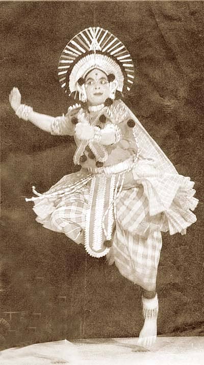 ಶಿವರಾಮಕಾರಂತರು ಪರಿಷ್ಕರಿಸಿ ಮರುರೂಪಿಸಿದ ವೇಷಭೂಷಣದಲ್ಲಿ ಸಂಜೀವ ಸುವರ್ಣರ ಅಭಿಮನ್ಯು ಪಾತ್ರ