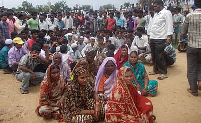 ವೈದ್ಯರ ನಿರ್ಲಕ್ಷ್ಯದಿಂದ ಗರ್ಭಿಣಿ ಮೆಹ್ತಾಜ್ ಇಬ್ರಾಹಿಂ ಖಾಜಿ ಸಾವನ್ನಪ್ಪಿದ್ದಾರೆ ಎಂದು ಆರೋಪಿಸಿ ಸಾರ್ವಜನಿಕರು ಗುತ್ತಲ ಸಮುದಾಯ ಆರೋಗ್ಯ ಕೇಂದ್ರದ ಎದುರು ಸೋಮವಾರ ಪ್ರತಿಭಟನೆ ನಡೆಸಿದರು