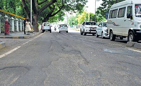 ರಸ್ತೆಗಳೋ? ಹೊಂಡಗಳ ಸಮೂಹವೋ!