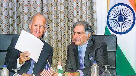 ಮುಂಬೈನ ಷೇರು ವಿನಿಮಯ ಕೇಂದ್ರದಲ್ಲಿ ಅಮೆರಿಕ-ಭಾರತ ಸಹಭಾಗಿತ್ವದ ಬಗ್ಗೆ ಅಮೆರಿಕದ ಉಪಾಧ್ಯಕ್ಷ ಜೋ ಬಿಡೆನ್ ಬುಧವಾರ ಉಪನ್ಯಾಸ ನೀಡಿದರು. ಈ ವೇಳೆ ಟಾಟಾ ಸಮೂಹದ ನಿವೃತ್ತ ಮುಖ್ಯಸ್ಥ ರತನ್ ಟಾಟಾ ಇದ್ದರು