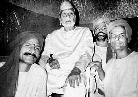 ಶಹನಾಯಿ ಗಾರುಡಿಗ ಬಿಸ್ಮಿಲ್ಲಾಖಾನ್ ರೊಂದಿಗೆ ಕೂಡ್ಲಿ ದೇವದಾಸ ರಾವ್, ಎಳ್ಳಂಪಳ್ಳಿ ವಿಠಲಾಚಾರ್ ಹಾಗೂ ಬನ್ನಂಜೆ ಸಂಜೀವ ಸುವರ್ಣರು