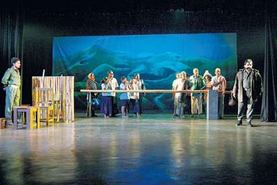 ಹೆಗ್ಗೋಡಿನಲ್ಲಿ ‘ಸಂಸ್ಕೃತಿ ಶಿಬಿರ’ದಲ್ಲಿ ನೀನಾಸಂ ಬಳಗದವರು ಪ್ರದರ್ಶಿಸಿದ ‘ಜುಗಾರಿ ಕ್ರಾಸ್’ (ಕಥೆ: ಕೆ.ಪಿ.ಪೂರ್ಣಚಂದ್ರ ತೇಜಸ್ವಿ. ರೂಪಾಂತರ, ನಿರ್ದೇಶನ: ನಟರಾಜ ಹೊನ್ನವಳ್ಳಿ) ನಾಟಕದ ದೃಶ್ಯ.