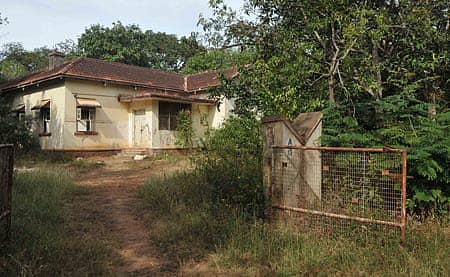 ಖಾಲಿ ಹೊಡೆಯುತ್ತಿರುವ ಕರ್ನಾಟಕ ವಿ.ವಿ.ಯ ‘ಎ’ ಶ್ರೇಣಿಯ ವಸತಿಗೃಹ – ಬಿ.ಎಂ.ಕೇದಾರನಾಥ