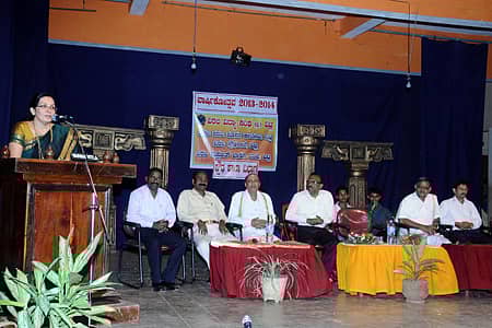 ವಿಟ್ಲ ವಿಠಲ ವಿದ್ಯಾಸಂಘದ ವಿಠಲ ಪ್ರೌಢಶಾಲೆಯ ವಾರ್ಷಿಕೋತ್ಸವ ಕಾರ್ಯಕ್ರಮದಲ್ಲಿ ಮುಖ್ಯ ಅತಿಥಿಯಾಗಿ ಕಾಸರಗೋಡು ಚೆಂಗಳ ಸರಕಾರಿ ಆಯುರ್ವೇದ ಡಿಸ್ಪೆನ್ಸರಿಯ ವೈದ್ಯೆ ಡಾ. ಜಯಶ್ರೀ ನಾಗರಾಜ್ ಮಾತನಾಡಿದರು.