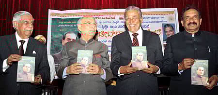 ಬೆಂಗಳೂರಿನಲ್ಲಿ ಶನಿವಾರ ಡಾ. ಡಿ.ವಿ. ಗುರುಪ್ರಸಾದ್‌ ಅವರ ಅನುವಾದಿತ ಕೃತಿ ‘ರಾಜೀವಗಾಂಧಿ ಕಗ್ಗೊಲೆ ಕೃತಿ’ಯನ್ನು ರಾಜ್ಯಪಾಲ ಹಂಸರಾಜ್‌ ಭಾರದ್ವಾಜ್‌ ಬಿಡುಗಡೆ ಮಾಡಿದರು. ನಿವೃತ್ತ ನ್ಯಾಯಮೂರ್ತಿ ಎಂ.ಎನ್‌. ವೆಂಕಟಾಚಲಯ್ಯ, ಸಿಬಿಐ ನಿವೃತ್ತ ನಿರ್ದೇಶಕ ಡಿ.ಆರ್‌. ಕಾರ್ತಿಕೇಯನ್‌, ಗೃಹ ಸಚಿವ ಕೆ.ಜೆ. ಜಾರ್ಜ್‌ ಹಾಜರಿದ್ದರು	– ಪ್ರಜಾವಾಣಿ ಚಿತ್ರ