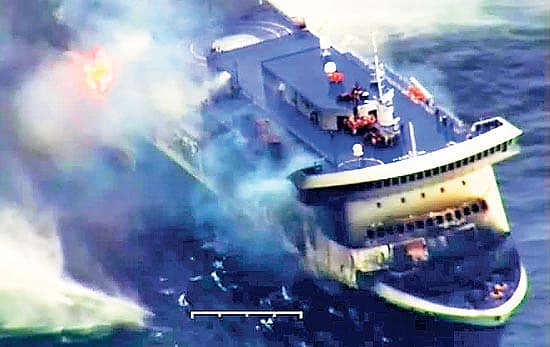 ಹಡಗಿಗೆ ಬೆಂಕಿ (ಸಾಂದರ್ಭಿಕ ಚಿತ್ರ)