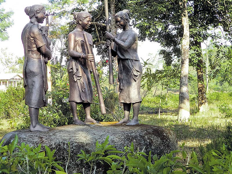 ‘ಕೊಹರಾ’ದಲ್ಲಿ ಇರುವ ರೈತರನ್ನು ಹೋಲುವ ಪ್ರತಿಮೆಗಳು