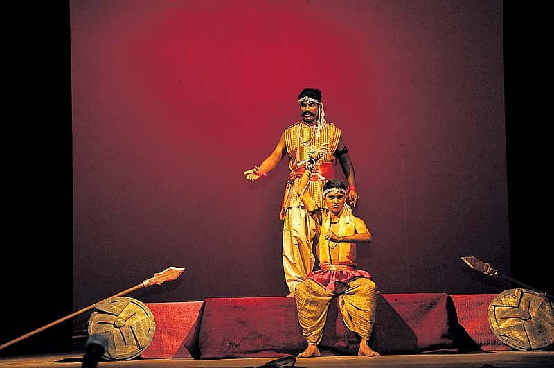 ಬಿಂಕ ಬಿನ್ನಾಣರು ಅಭಿನಯದ ‘ಕರ್ಣಭಾರ’ ನಾಟಕ