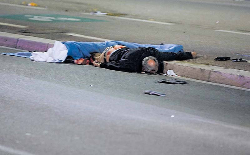 ರಸ್ತೆಯಲ್ಲಿ ಬಿದ್ದಿದ್ದ ವ್ಯಕ್ತಿಯ ಶವ –ಎಎಫ್ಪಿ ಚಿತ್ರ