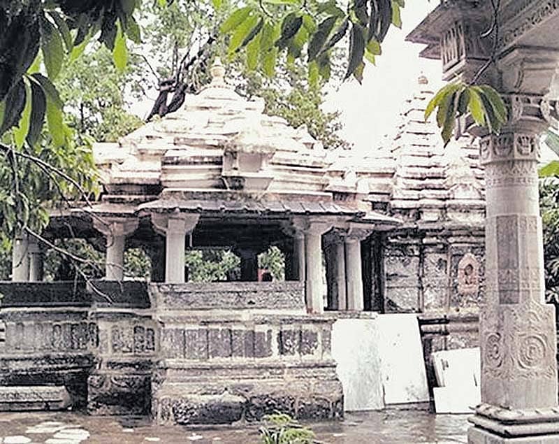 ಬಣ್ಣ ಬದಲಿಸುವ ಶಿವಲಿಂಗ