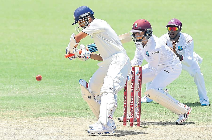 ಕಿಂಗ್ಸ್ಟನ್ನಲ್ಲಿ ನಡೆಯುತ್ತಿರುವ ವೆಸ್ಟ್ ಇಂಡೀಸ್ ವಿರುದ್ಧದ ಎರಡನೇ ಟೆಸ್ಟ್ ಪಂದ್ಯದ ಮೊದಲ ಇನಿಂಗ್ಸ್ನಲ್ಲಿ ಅರ್ಧಶತಕ ಗಳಿಸಿ ಭಾರತ ತಂಡಕ್ಕೆ ಆಸರೆಯಾದ ಅಜಿಂಕ್ಯ ರಹಾನೆ ಬ್ಯಾಟಿಂಗ್ ವೈಖರಿ ಎಎಫ್ಪಿ ಚಿತ್ರ