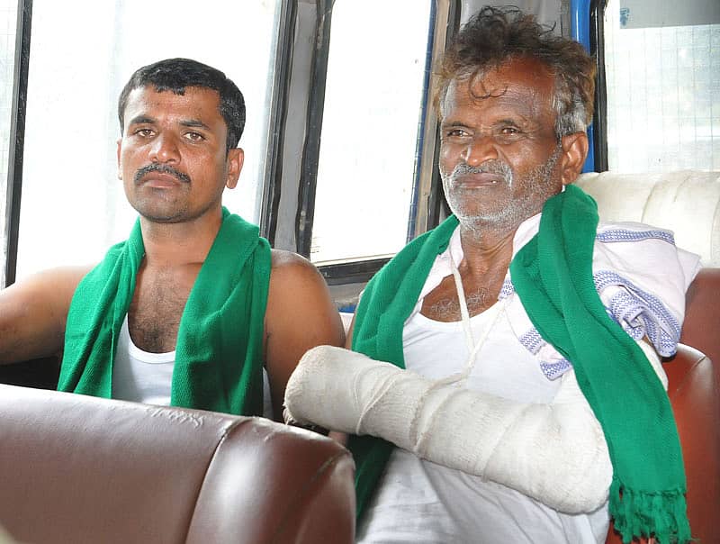 ಗಾಯಾಳುಗಳಾದ ಭರಮಗೌಡ್ರ ಮತ್ತು ಶಿವಾನಂದ