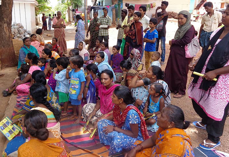 ಕರಪತ್ರ ಹಂಚಿ ಡೆಂಗಿ ಕುರಿತು ಆರೋಗ್ಯ ಇಲಾಖೆ ಹೊಸಪೇಟೆಯಲ್ಲಿ ಜನಜಾಗೃತಿ ನಡೆಸಿತು
