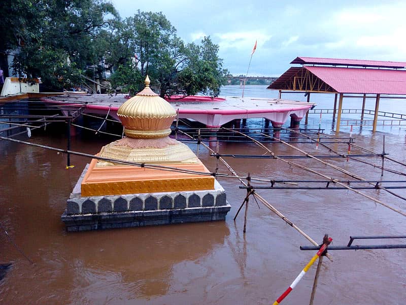ಮಹಾರಾಷ್ಟ್ರದ ಕೊಲ್ಲಾಪುರ ಜಿಲ್ಲೆಯ ಸುಕ್ಷೇತ್ರ ನರಸಿಂಹವಾಡಿಯ ದತ್ತ ಮಂದಿರ ಕ್ರಷ್ಣಾ ಮತ್ತು ಪಂಚಗಂಗಾ ನದಿ ಸಂಗಮ ಸ್ಥಾನದಲ್ಲಿ ಮುಳುಗಡೆಯಾಗಿದೆ.