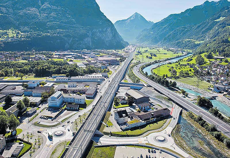 ವಿಶ್ವದ ಅತಿ ದೊಡ್ಡ ರೈಲು ಸುರಂಗ