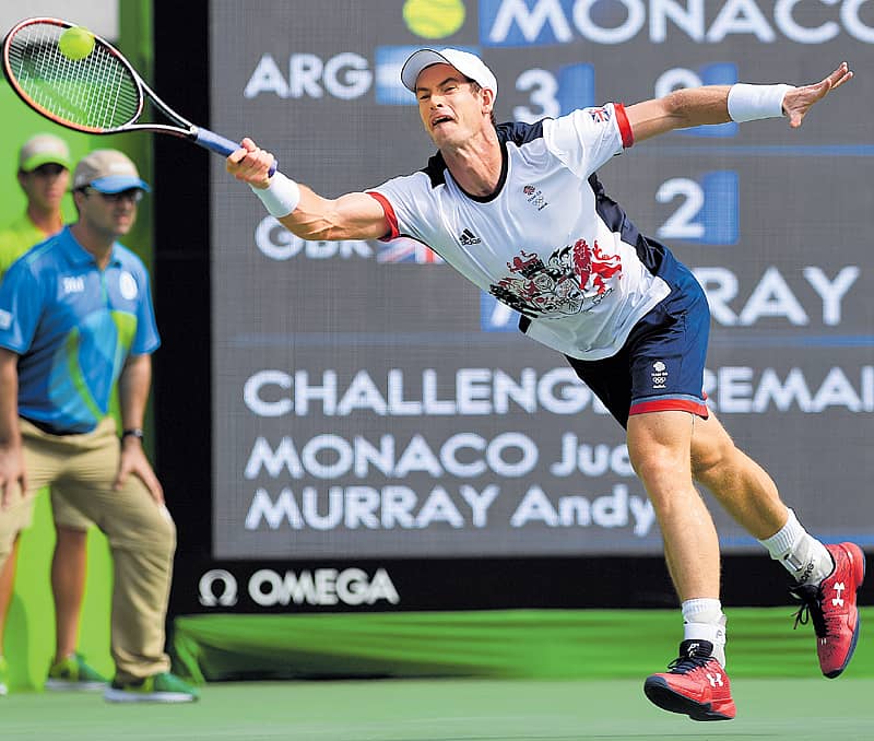 ರಿಯೊದಲ್ಲಿ ನಡೆದ ಒಲಿಂಪಿಕ್ಸ್‌  ಟೆನಿಸ್‌ನ ಪುರುಷರ ಸಿಂಗಲ್ಸ್‌ ವಿಭಾಗದ  ಎರಡನೇ ಸುತ್ತಿನ ಪಂದ್ಯದಲ್ಲಿ ಅರ್ಜೆಂಟೀನಾದ ಜುವಾನ್‌ ಮೊನಾಕೊ ವಿರುದ್ಧ ಗೆಲುವು ಗಳಿಸಿದ ಬ್ರಿಟನ್‌ನ ಆ್ಯಂಡಿ ಮರ್ರೆ ಚೆಂಡನ್ನು ರಿಟರ್ನ್‌ ಮಾಡಲು ಮುಂದಾದ ರೀತಿ  ಪ್ರಜಾವಾಣಿ ಚಿತ್ರ/ ಕೆ.ಎನ್‌. ಶಾಂತಕುಮಾರ್‌