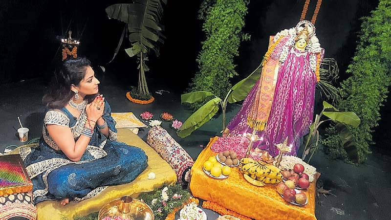 ವರಮಹಾಲಕ್ಷ್ಮಿ ಪೂಜೆಯಲ್ಲಿ ನಟಿ ಹರಿಪ್ರಿಯಾ